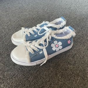 Flower canvas shoes